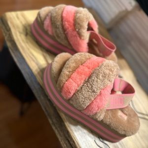 UGG Fluff Yeah Sandals. Size 6